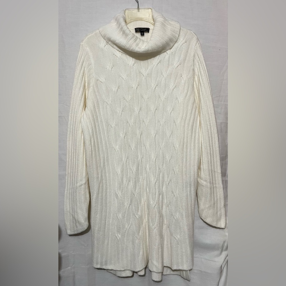 DG2 Diane Gilman White Turtleneck Sweater